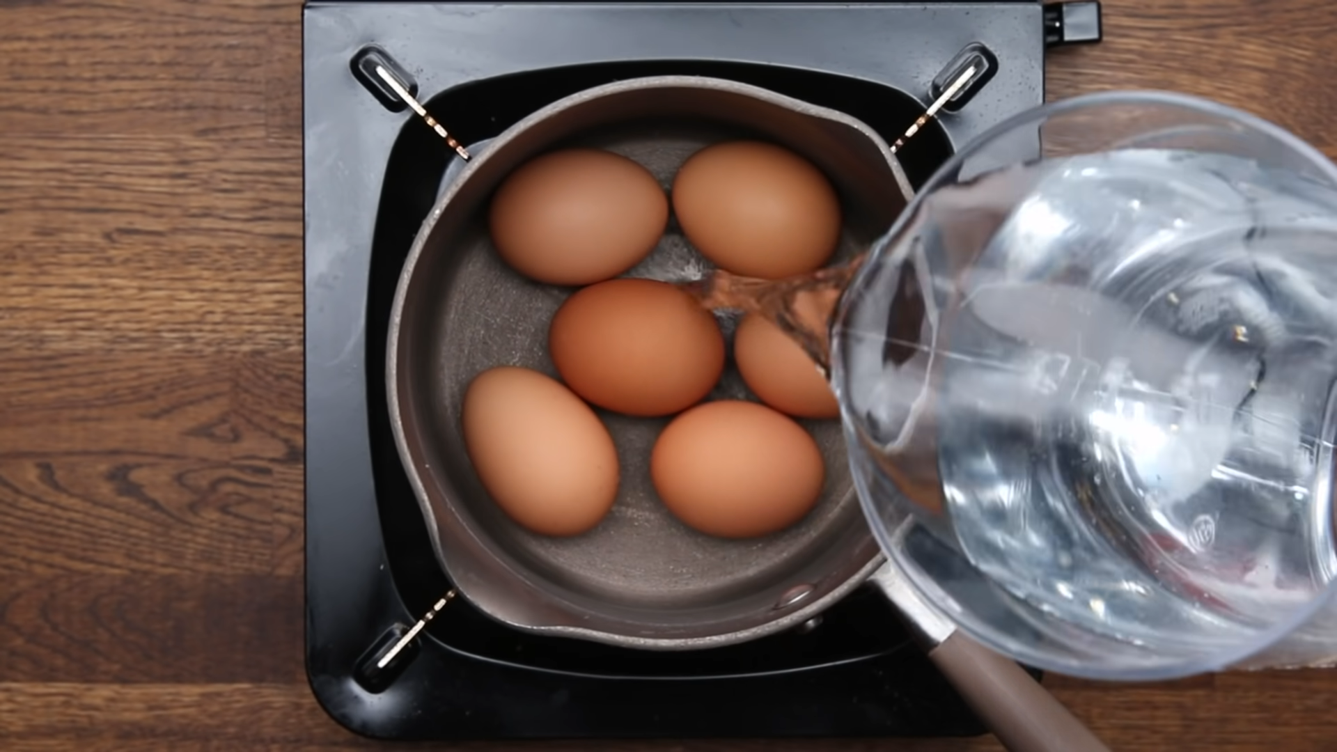 How long to boil eggs on gas stove