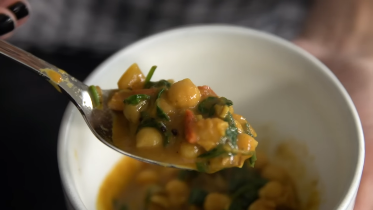 Delicious chickpea spinach curry